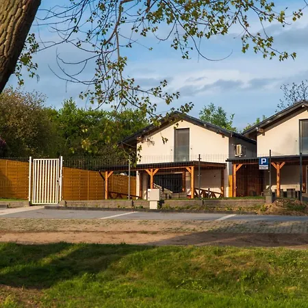 Z Widokiem Na Jezioro بيت للعطل