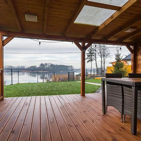 Z Widokiem Na Jezioro بيت للعطل