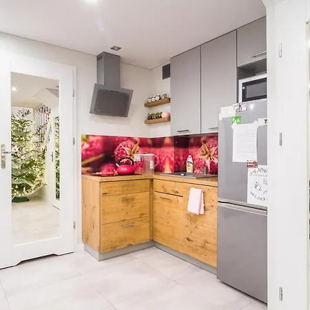 Z Widokiem Na Jezioro بيت للعطل