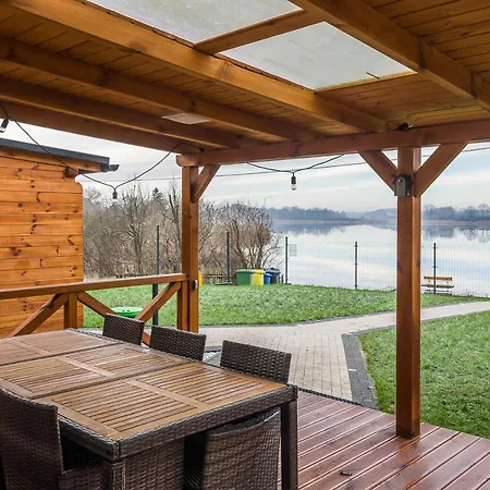 Z Widokiem Na Jezioro بيت للعطل