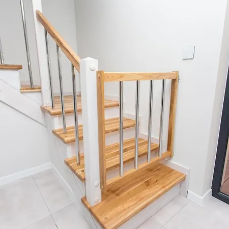 بيت للعطل Z Widokiem Na Jezioro ايوافا