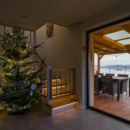 بيت للعطل Z Widokiem Na Jezioro ايوافا